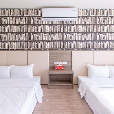 Sharp B&B Манонг Екстериор снимка
